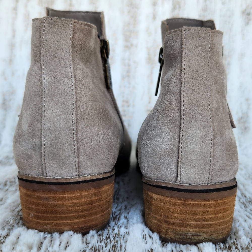 Blondo "Linda" Waterproof Beige Taupe Tan Suede Ankle Bootie | Women's Size 9.5 - Picture 6 of 12